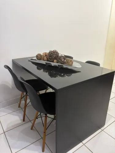 Mesa de Jantar (Cadeiras não inclusas)