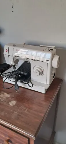 Máquina de costura singer a venda em bom estado