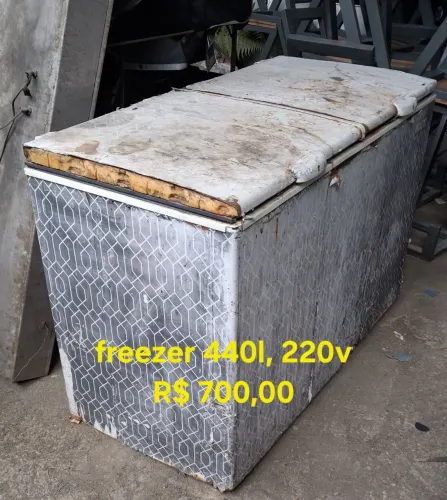 Freezer 440l, 220v, gelando e congelando muito bem.