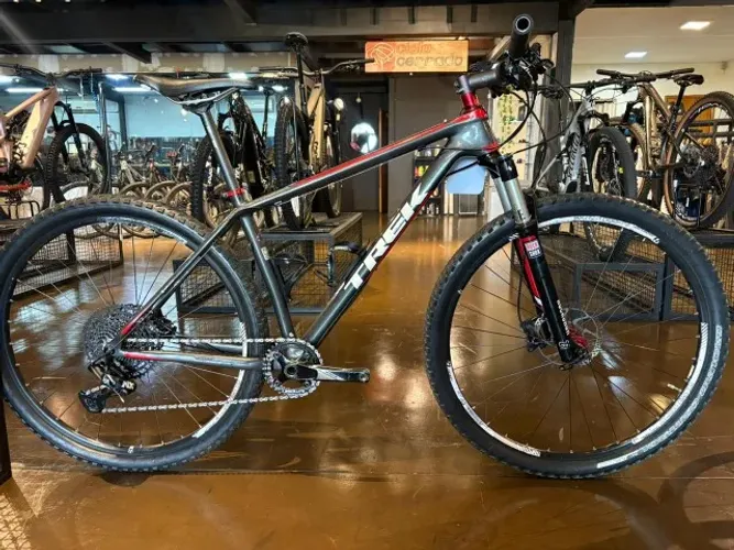Bicicleta Seminova Trek Superfly 9.6