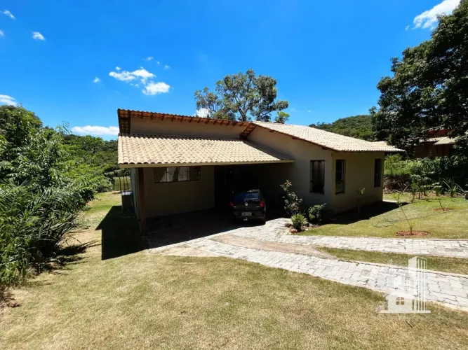Casa de campo com lagoa no fundo- Condominio Estancia da Cachoeira - Brumadinho - MG