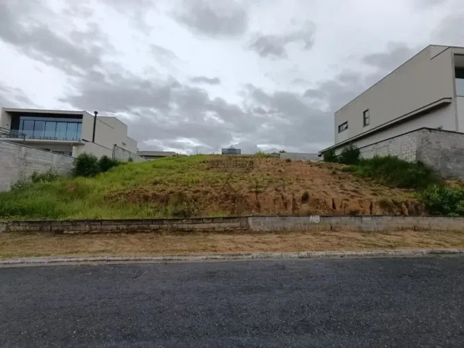 Oportunidade - Terreno em Condomínio - Condomínio Terras de Santa Helena - Jardim Terras d