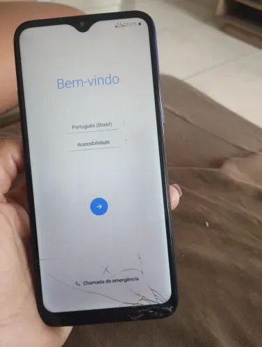 Funcionando, tela trincada.