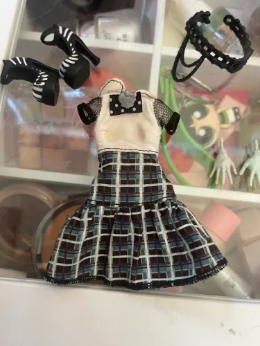 Roupas frenk Ghouls alive olha na descrição 