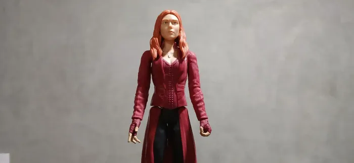 Boneco Feiticeira Scarlet 30cm