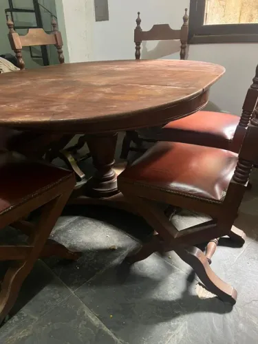 Mesa com 6 cadeiras,antiguidade