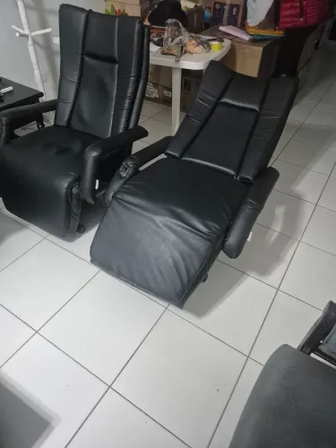 2 Cadeiras reclináveis em couro 