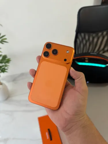 iPhone XR na carcaça do 17 Pro