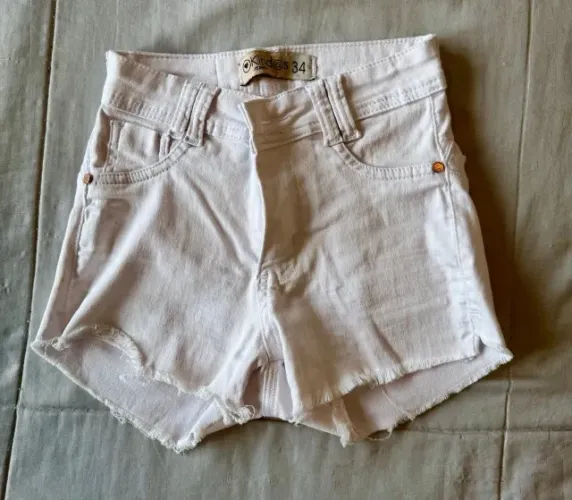 Shorts jeans branco curto marca Kirid@s tamanho 34