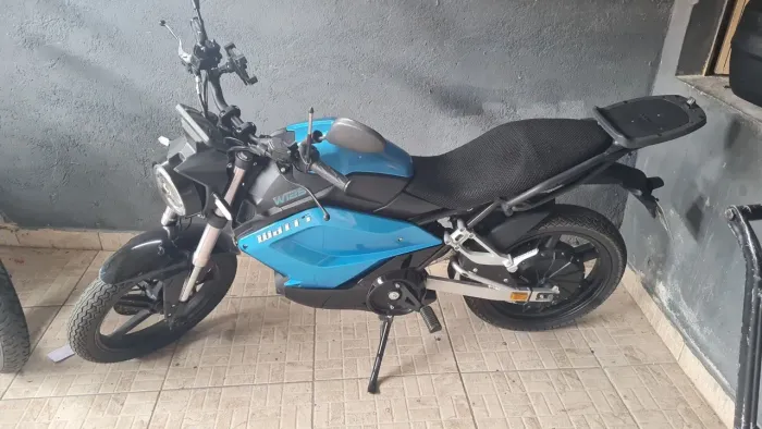 Moto Elétrica semi nova 125.