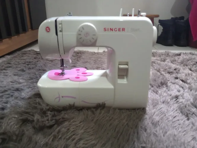 Vende-se máquina de costura, 600 reais, pegar perfeita mente