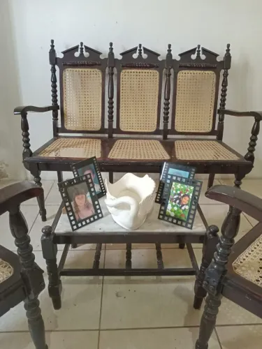 Conjunto de cadeiras e mesinha