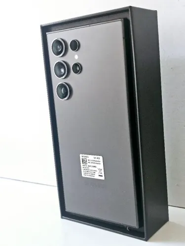 Samsung S24ultra 256g mais relógio Hugo Boss.