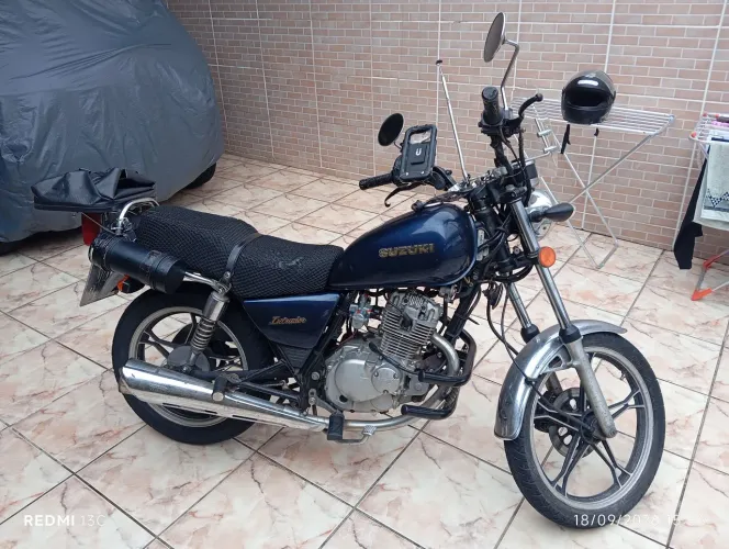 Moto perfeita, impecável, com bateria e carburador novos, tudo funcionando