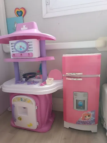 Cozinha e Geladeira infantil com vários acessórios