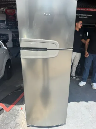 Vende-se geladeira super nova