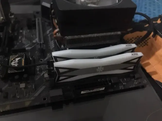 Memorias DDR4 XPG D60G RGB 8GB 3200