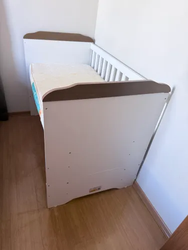 Berço que vira mini cama