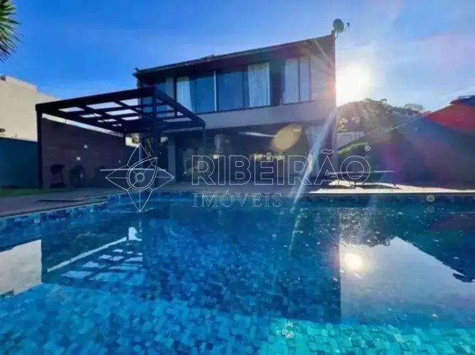 Casa Sobrado com 3 suítes e piscina para locação no Alphaville