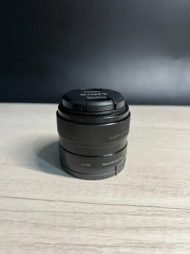 Lente Sony E 35mm f/1.8 OSS