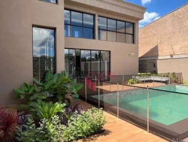 Casa de Alto padrão em Condomínio Fechado à Venda de 06 Quartos no Bairro Condomínio Vila 