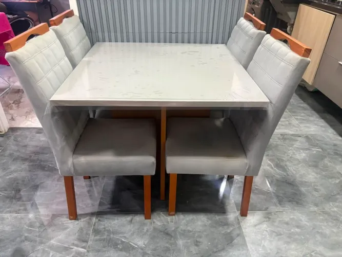 Mesa 90 x 90 com vidro