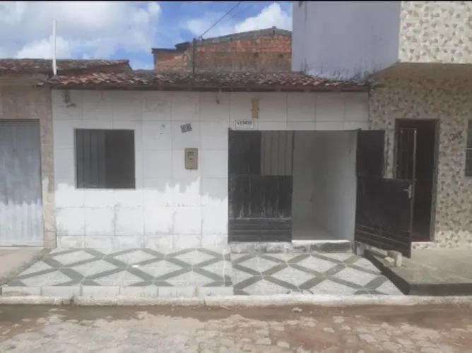 VENDE-SE CASA NA SANTA LÚCIA 