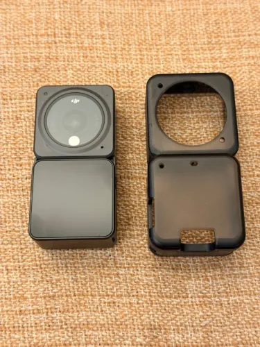 DJI Action 2 + Capa Magnética + Bastão com Controle Remoto + Case Mergulho