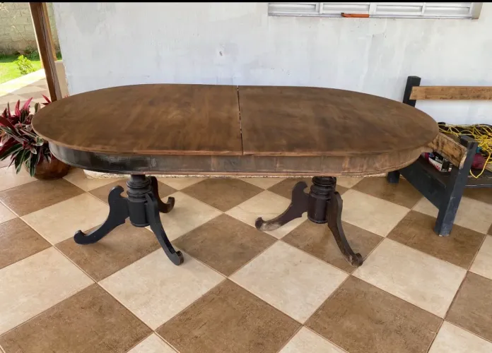 Mesa madeira maciça.
