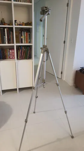 Tripé em alumínio profissional.