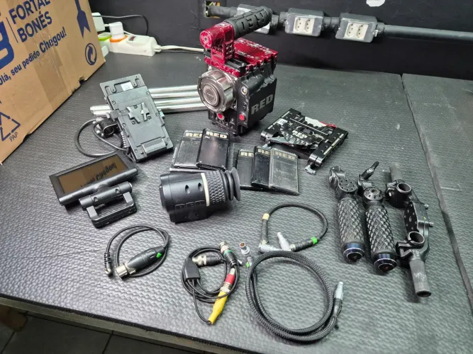 Câmera RED Epic com acessórios