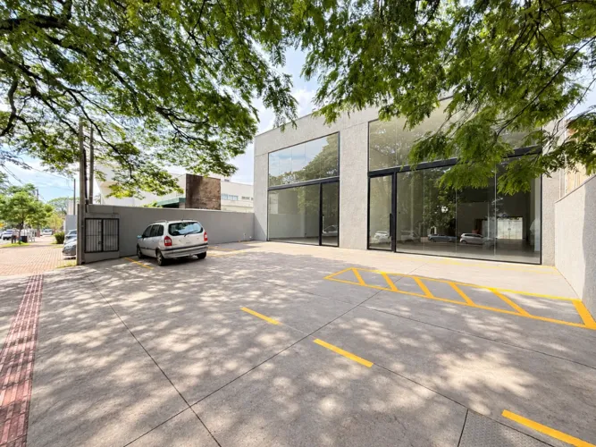 Sala para alugar em Maringá, Zona 05, com 187.38 m²
