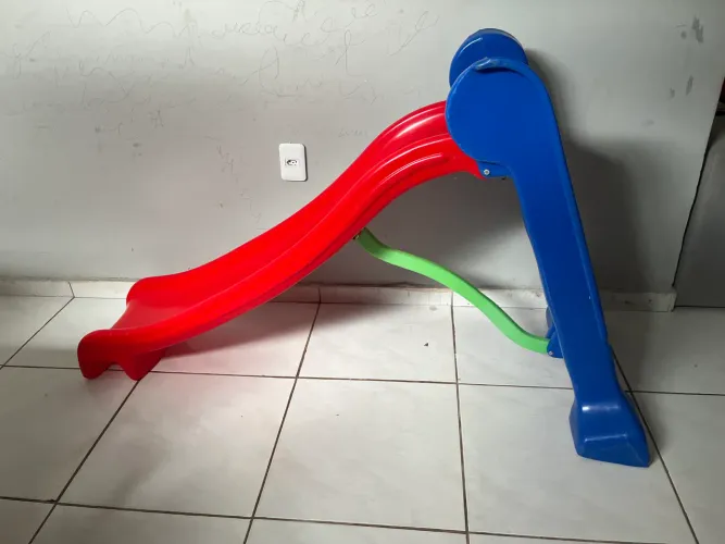 Escorregador infantil