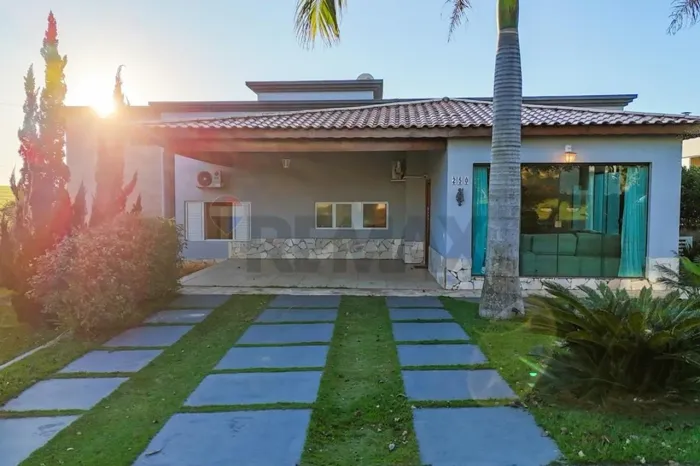 Casa Alto Padrão no Portal dos Lagos, 4 quartos, sendo 3 Suítes, Piscina e Vista para o Pô