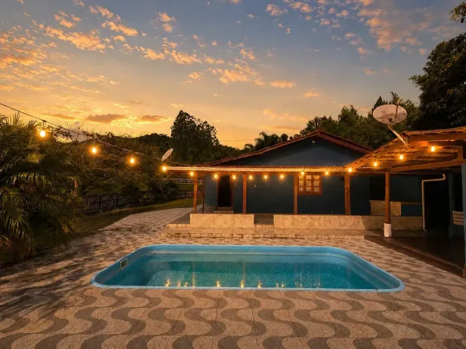 CASA COM 3 QUARTOS, PISCINA, SALA COMERCIAL E TERRENO DE 8.100 m²  ESCRITURA PÚBLICA  AURO