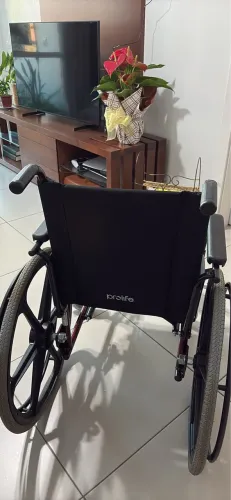 Cadeira de rodas nova