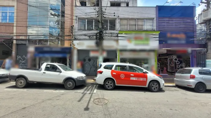 Loja na Rua Voluntário Delmiro Sampaio, 182 160 m²