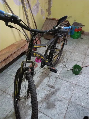 Vendo bike Caloi andes aro 26 com diversos acessórios