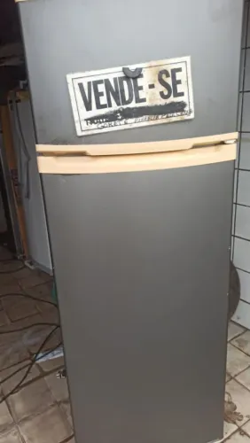 Vende-se uma geladeira Consul crd36