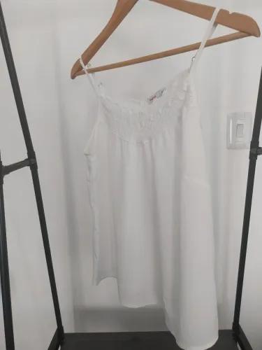 Blusa de alcinha/ branca acetinada Marisa/ nova