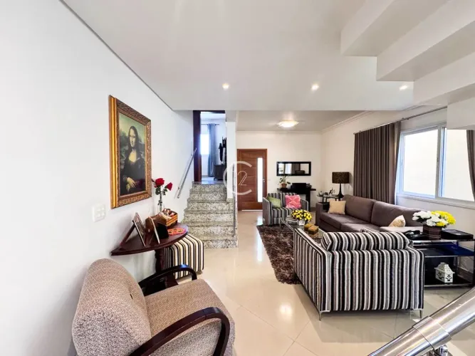 Sobrado com 3 dormitórios à venda, 217 m² por R$ 1.950.000,00 - Jardim América - São José
