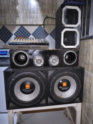 Caixa de som automotivo JBL TORNADO 2200 Pra vender logo.