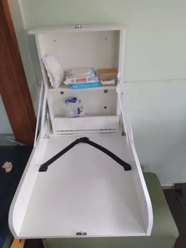 Trocador de bebê de parede