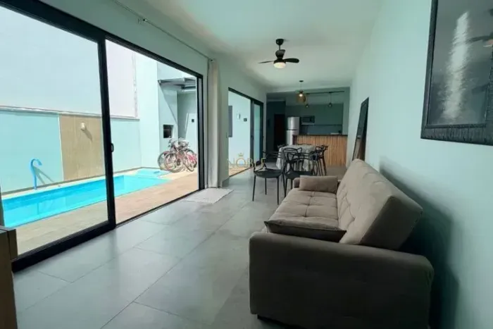 Linda casa nova com Piscina no Morada das Palmeiras