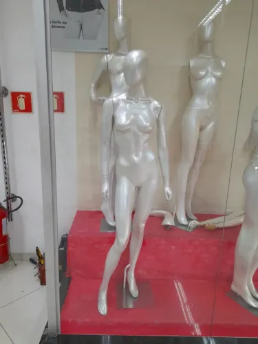 Manequim feminino perolado 