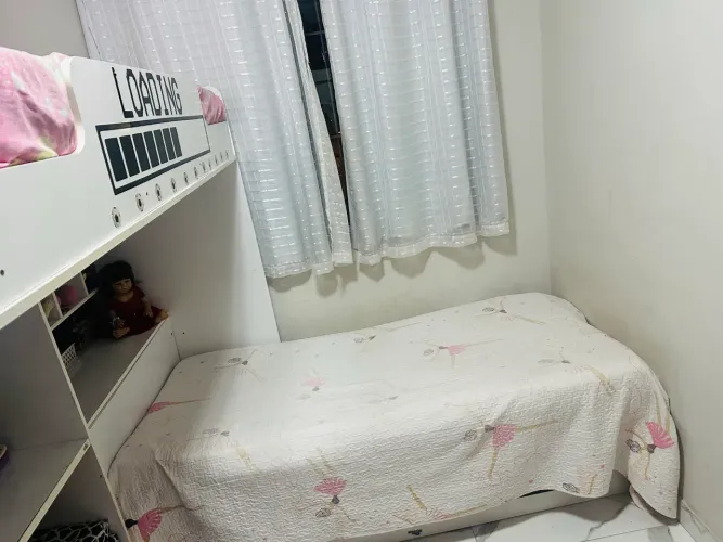 Cama beliche com escrivaninha