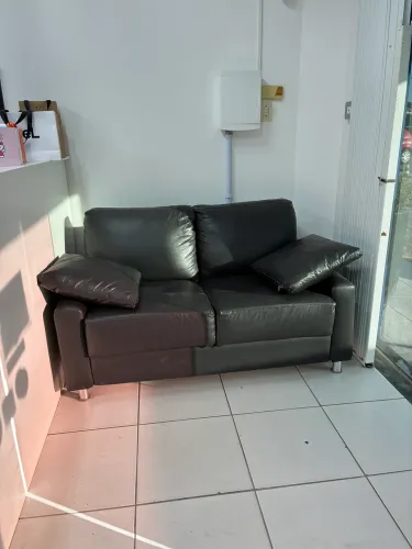 Sofá preto dois lugares - tok Stock, courvin