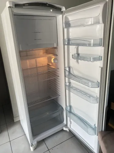 Vendo geladeira em bom estado de conservação 