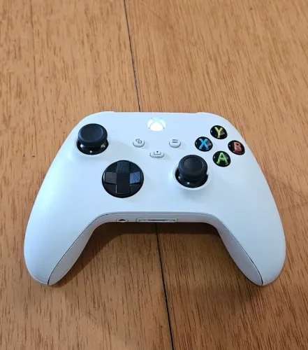 Controle Original Xbox Wireless Controller (Robot White) - Com Detalhe no Analógico