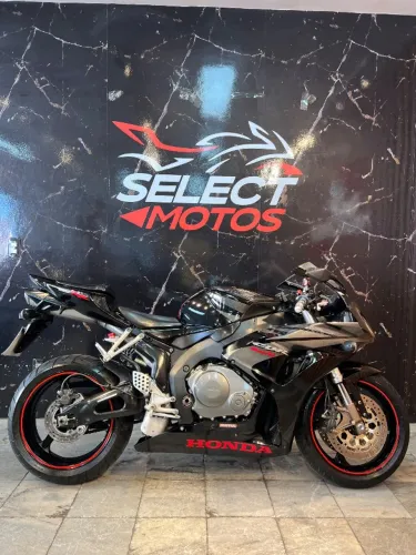 CBR 1000 RR Fireblade 2005 - Financiamento bancário e cartão